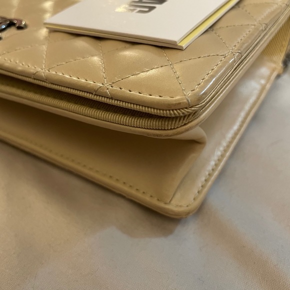 Small Chanel Ballerine Flap Bag in Beige / black - Picture 6 of 16